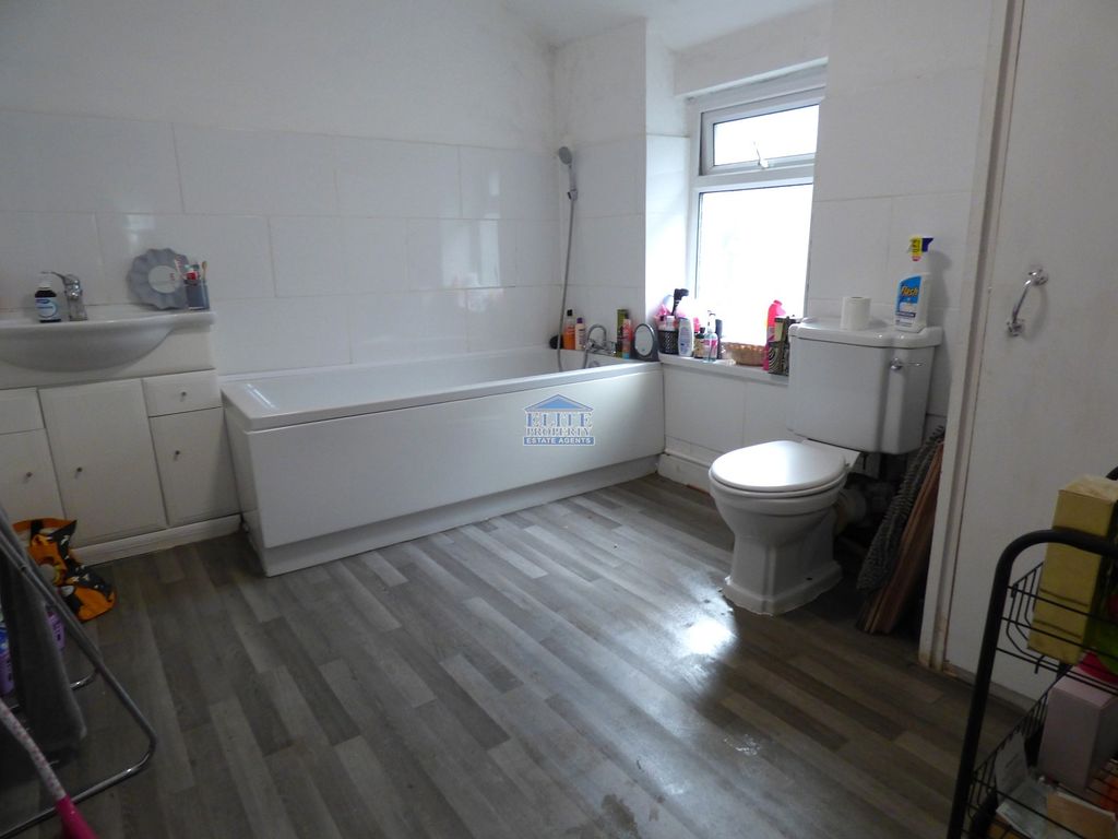 Property photo 2 of 13 Bathroom