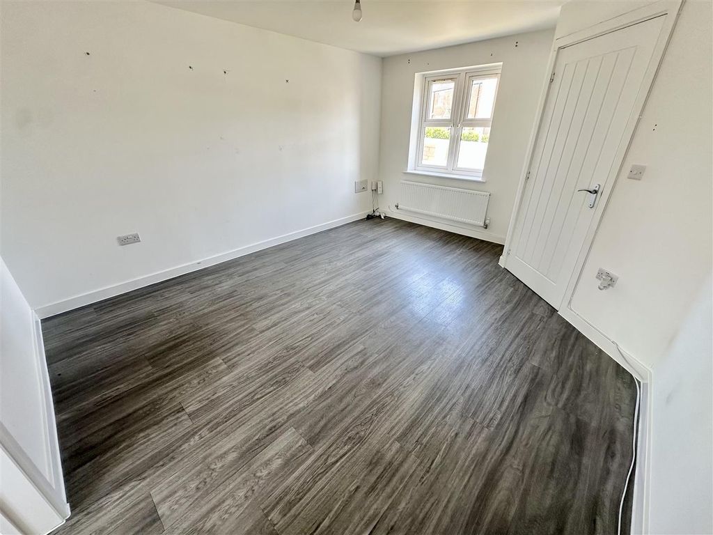 Property photo 2 of 16 Lounge
