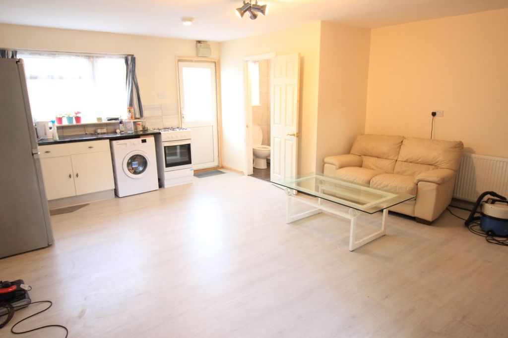 Property photo 1 of 4 Open Plan Studio
