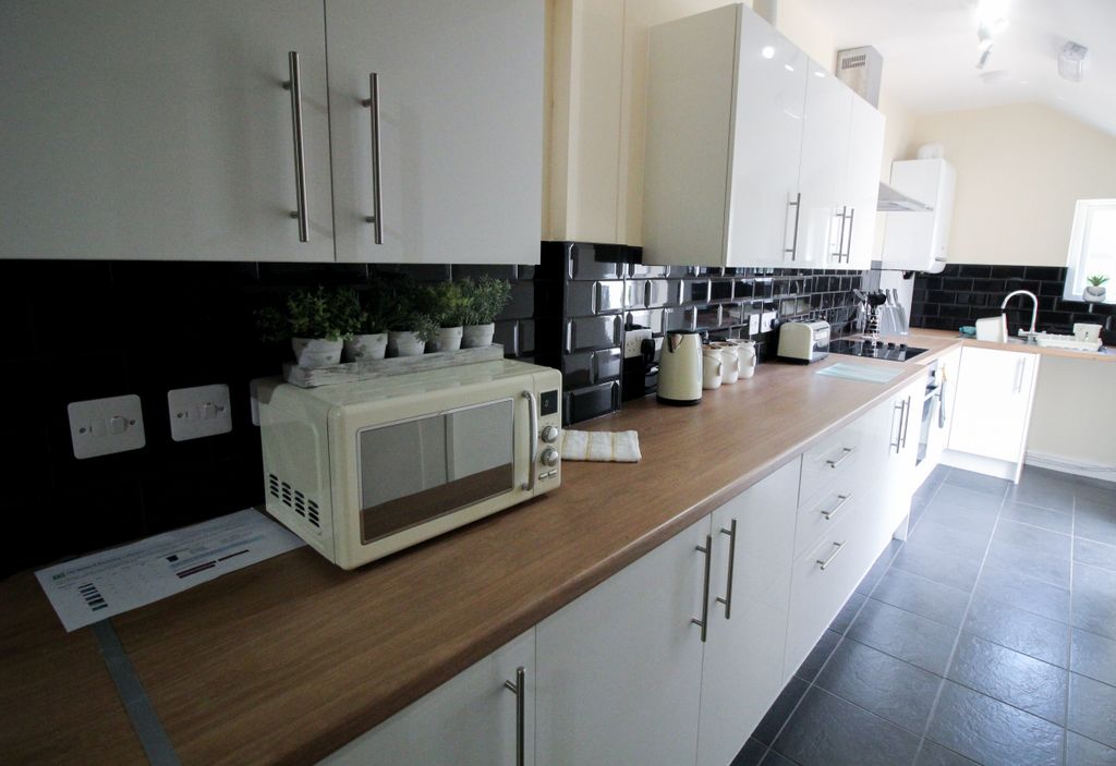 Property photo 1 of 2