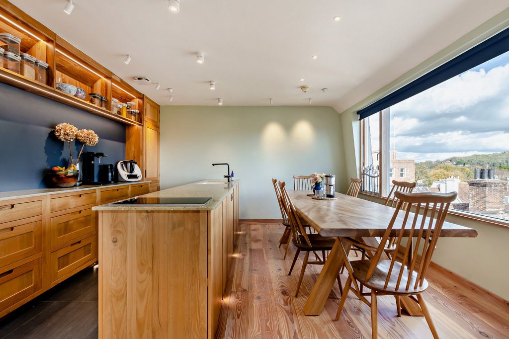 Property photo 3 of 18 Kitchen/Dining