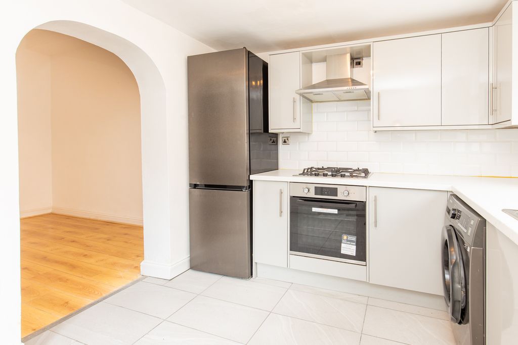 Property photo 3 of 9 Kitchen