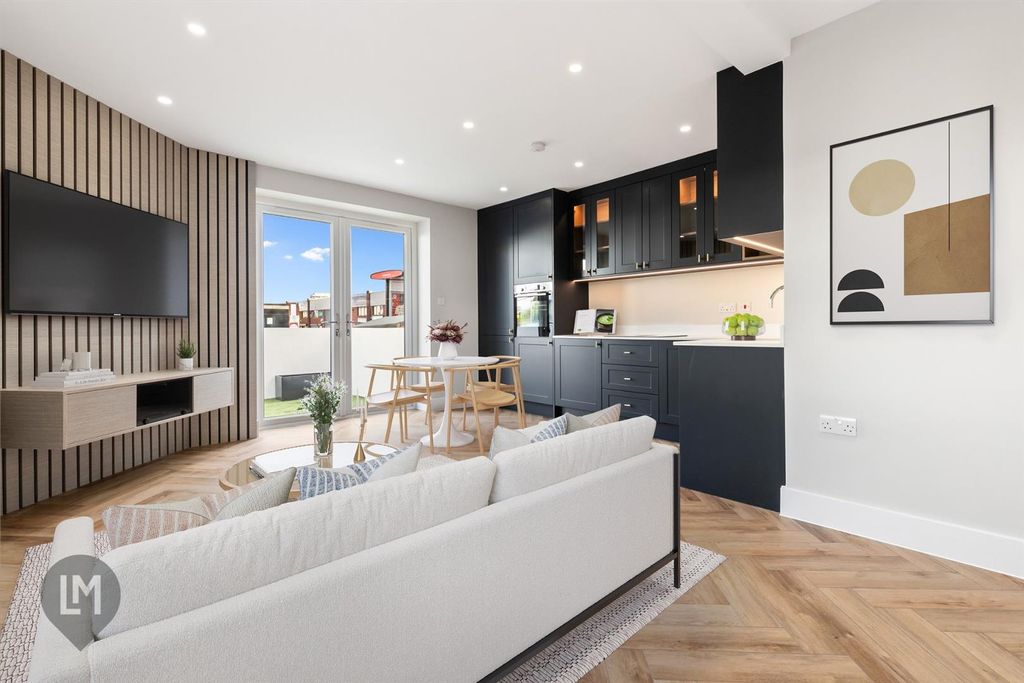 Property photo 1 of 8 Living/Dining/Kitchen