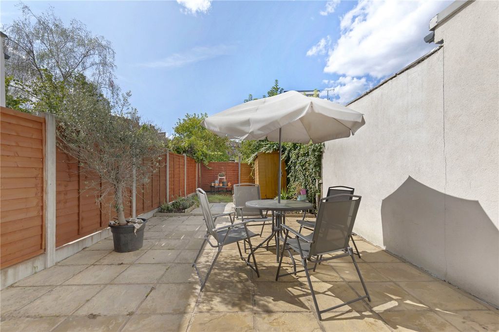 Property photo 2 of 17 Picture No. 16