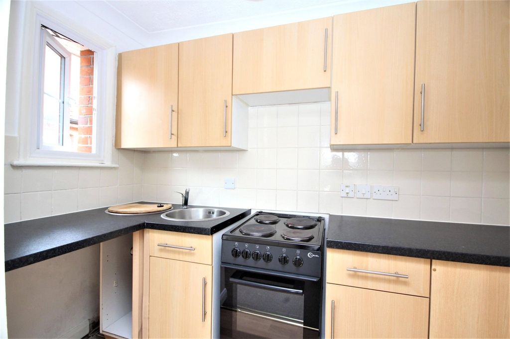 Property photo 2 of 6 Kitchen