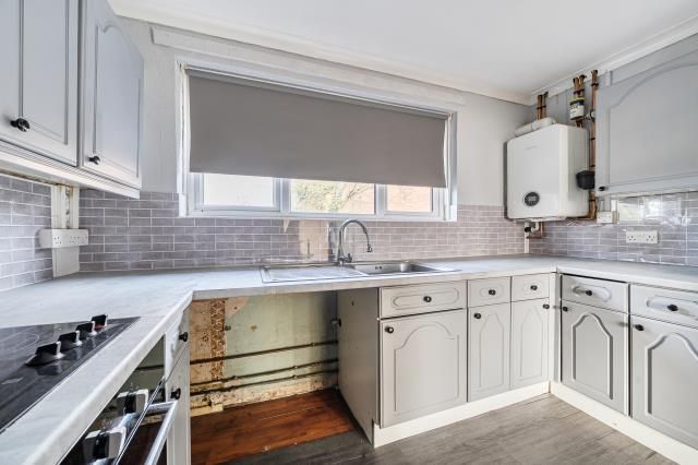 Property photo 2 of 19 Kitchen