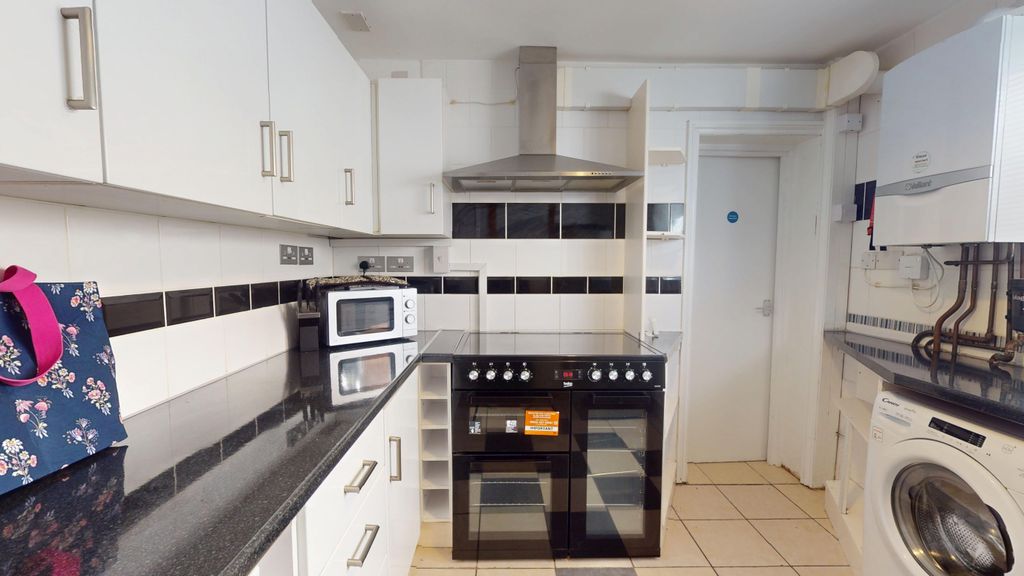 Property photo 1 of 21 Kitchen - Angle 1