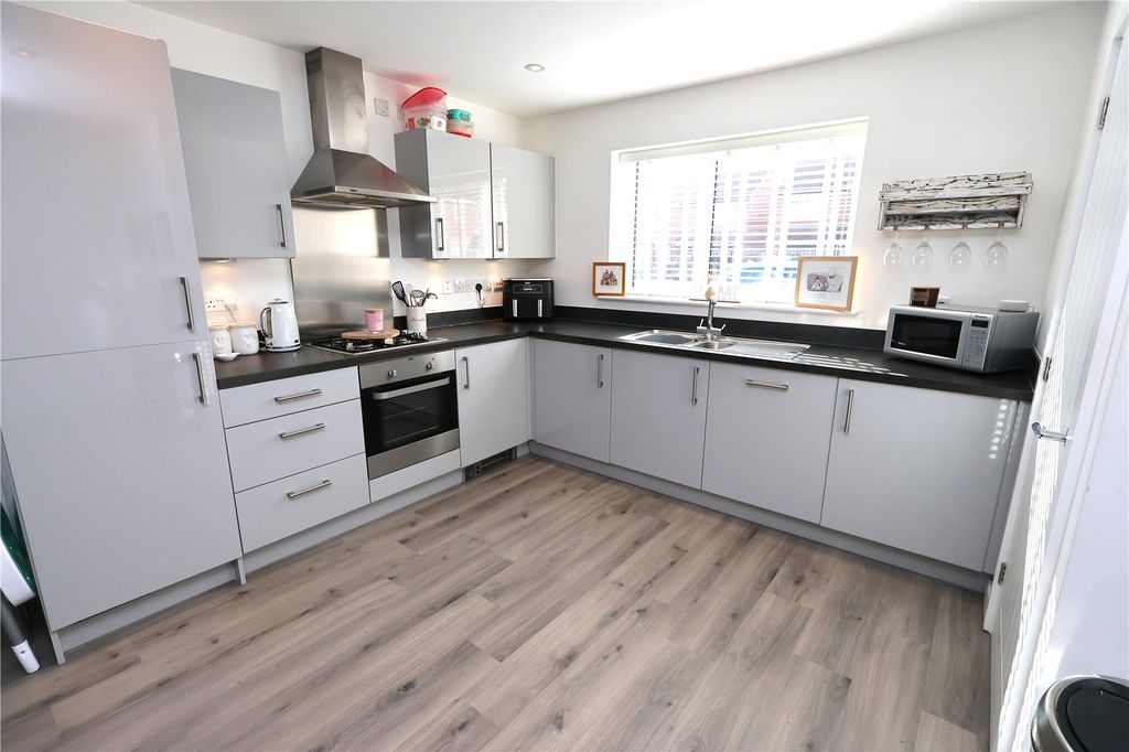 Property photo 2 of 14 Picture No. 21