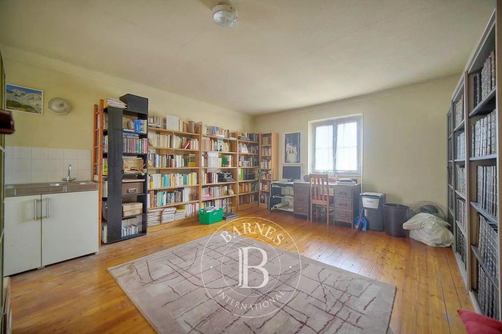 Property photo 2 of 32