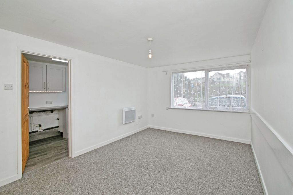 Property photo 3 of 17 Photo