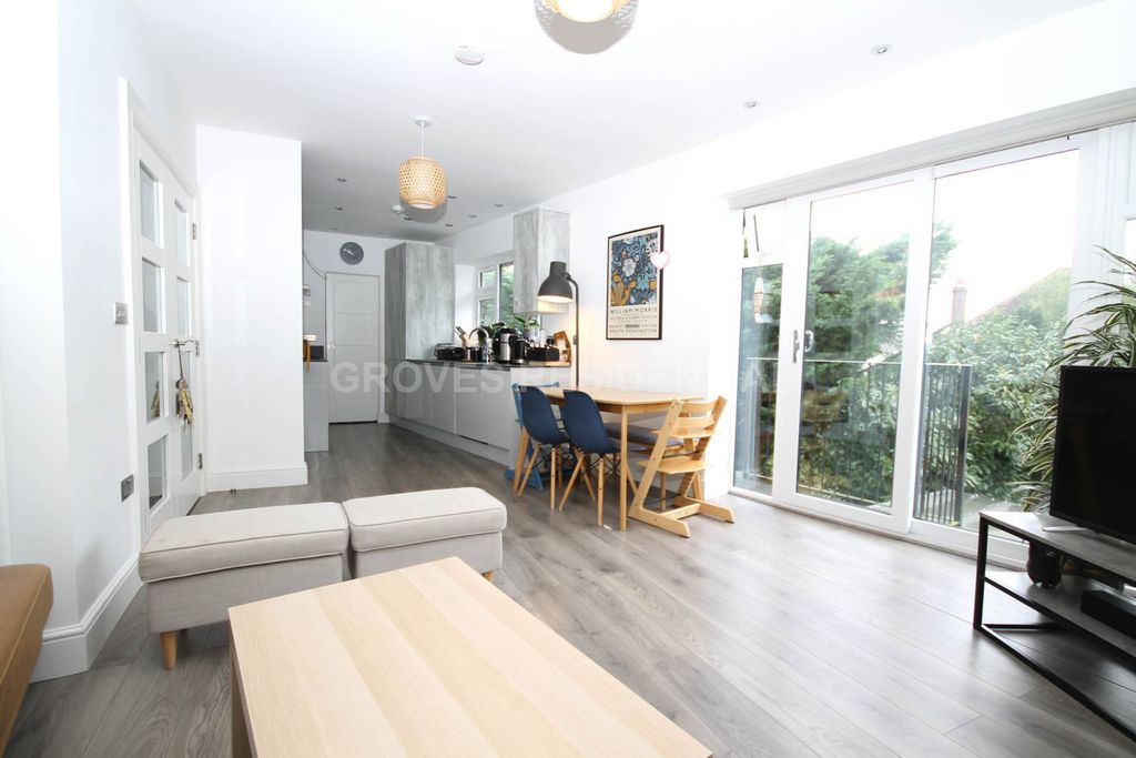 Property photo 3 of 18