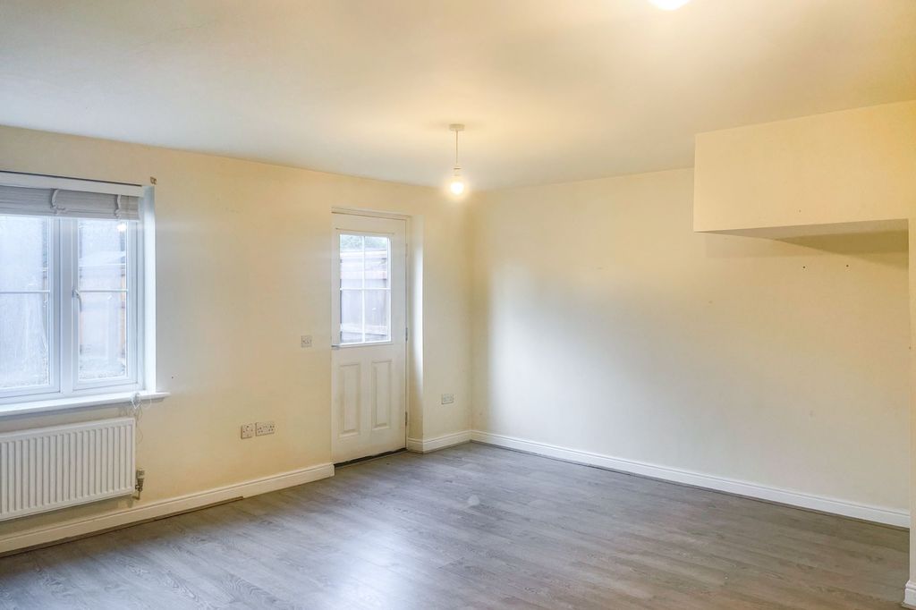 Property photo 2 of 13 97 Waterford Road, Witney, Oxford, Ox28 1Gd