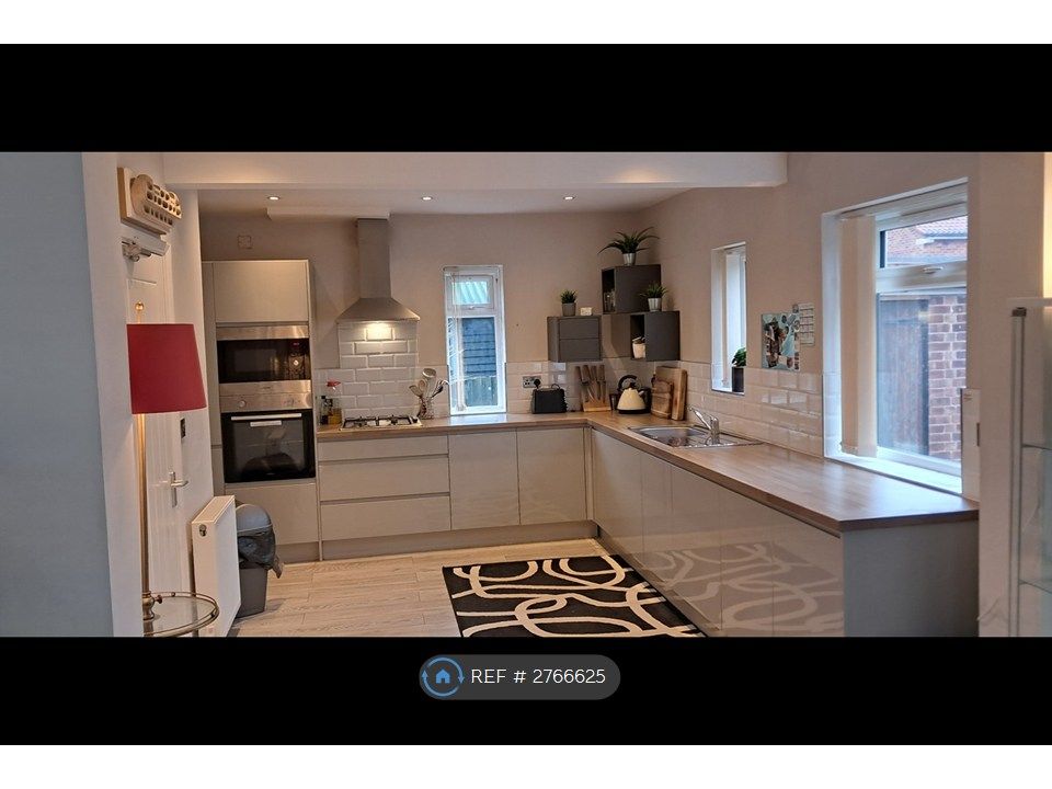 Property photo 1 of 6 Kitchen