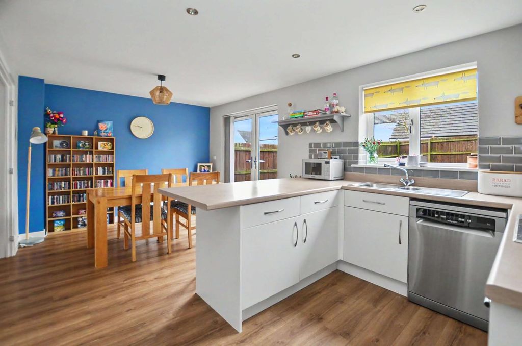 Property photo 2 of 19 Kitchen / Diner