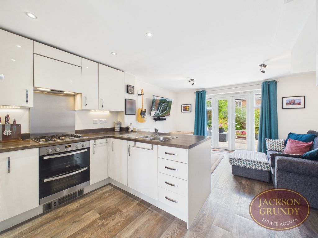 Property photo 2 of 16 Damselfly Road
