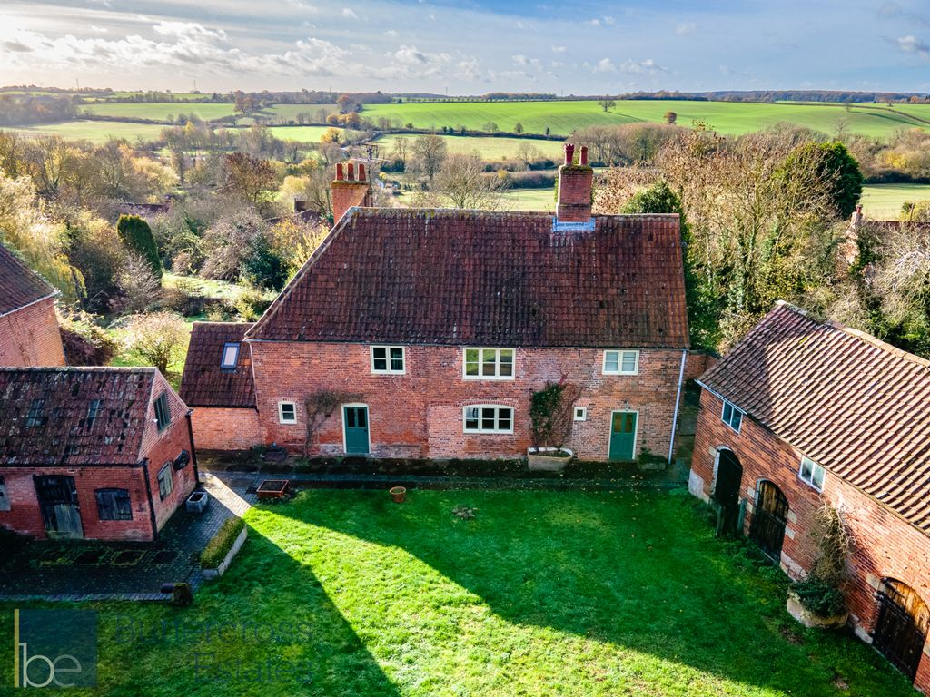 Property photo 1 of 34 Manor Farm