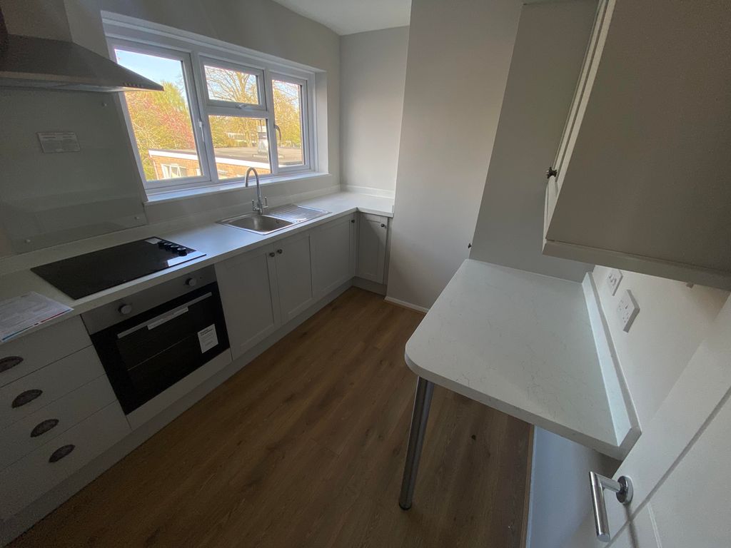 Property photo 3 of 8 Kitchen