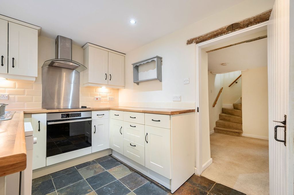 Property photo 3 of 12 Kitchen