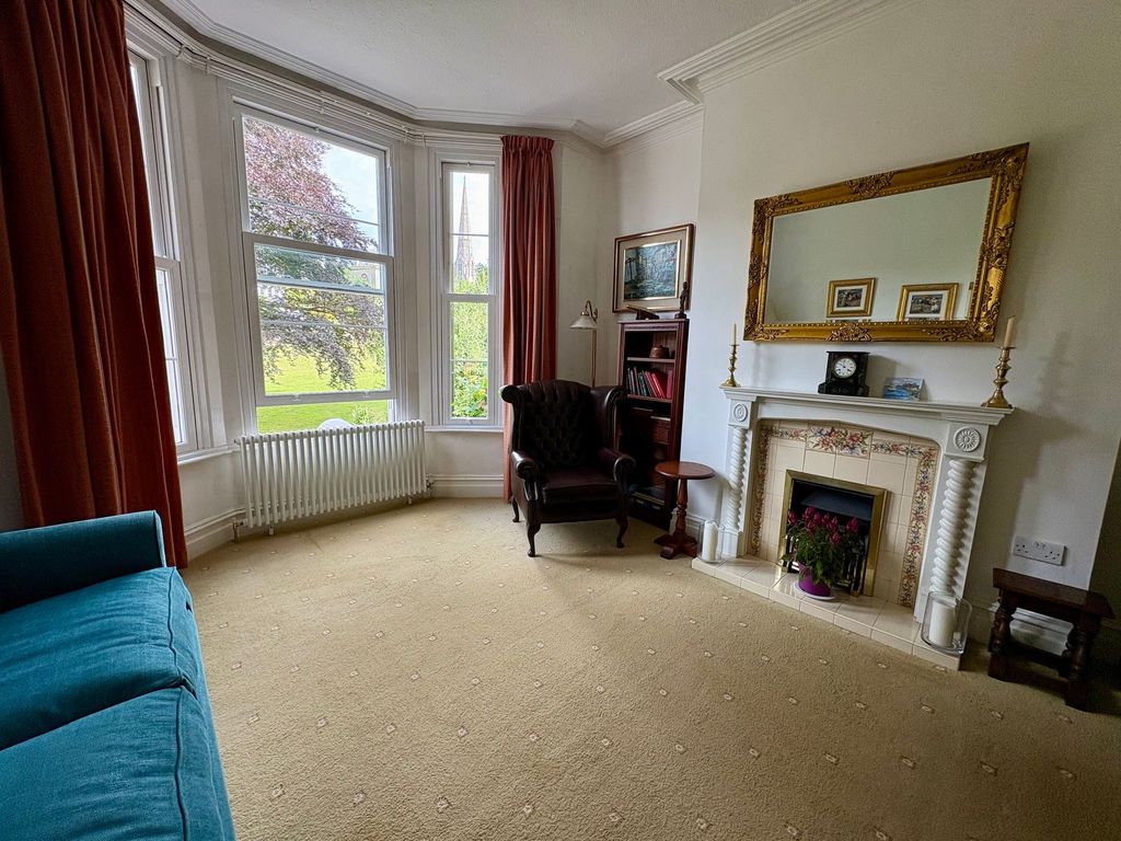 Property photo 3 of 39