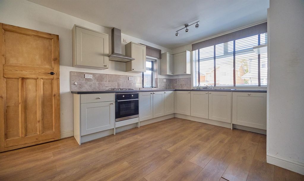 Property photo 2 of 15 Dining/Kitchen To Front