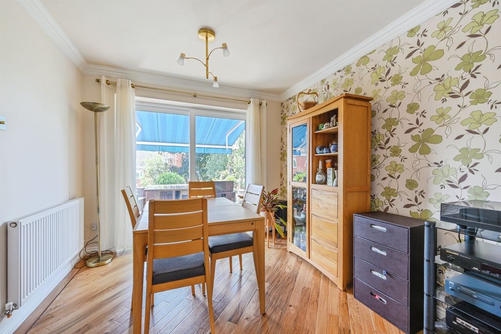 Property photo 3 of 17 Dining Room