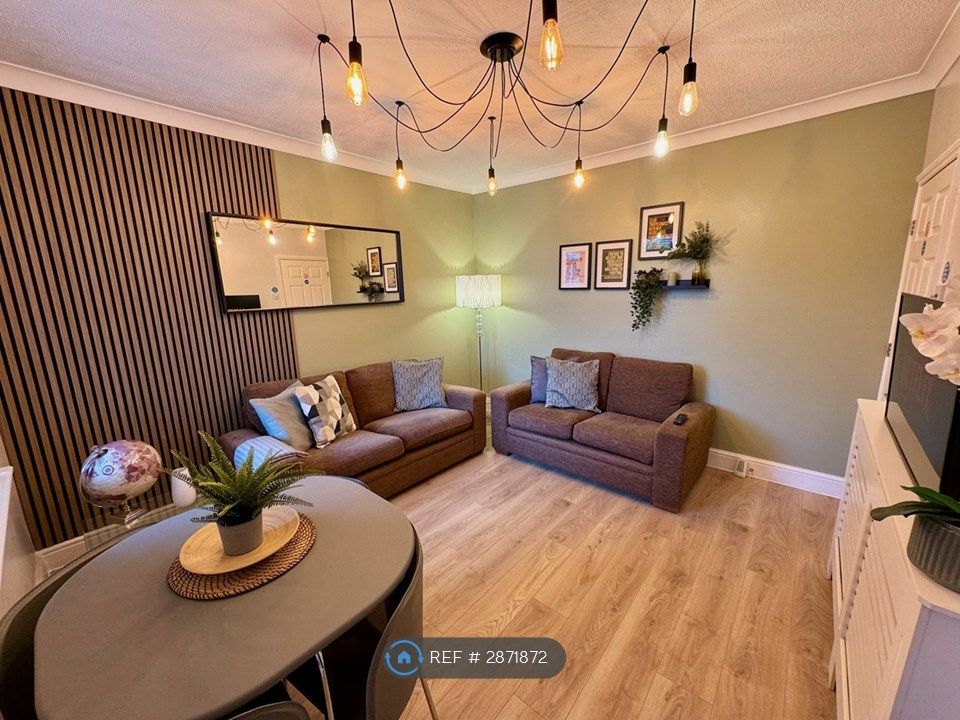 Property photo 1 of 15 Living Room With Smart Tv