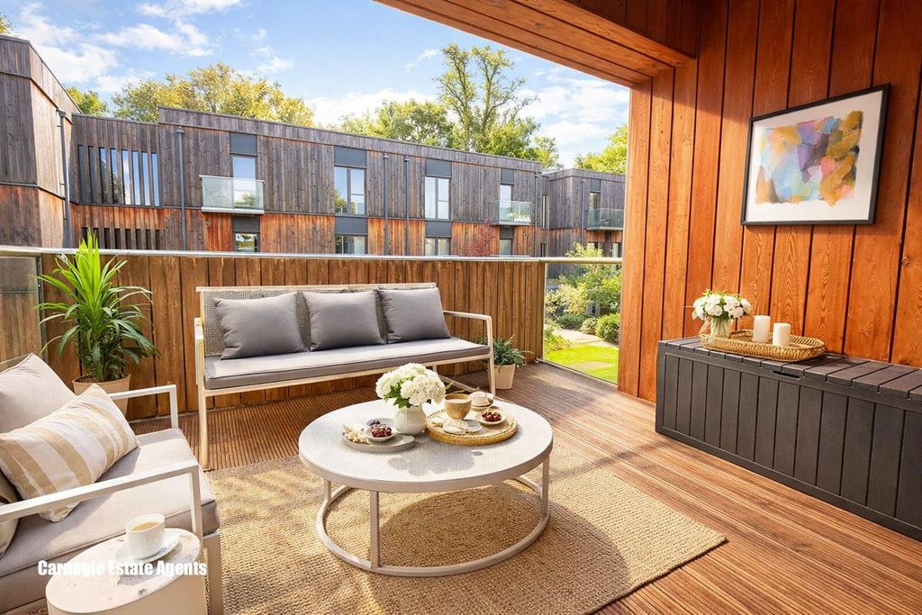 Property photo 2 of 10 Balcony