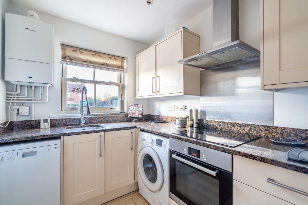 Property photo 3 of 20 Ashtree Gardens.Jpg