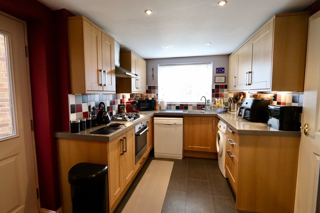 Property photo 3 of 33