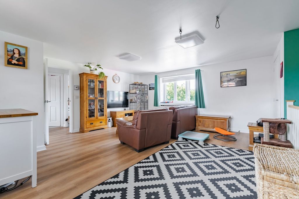 Property photo 3 of 14