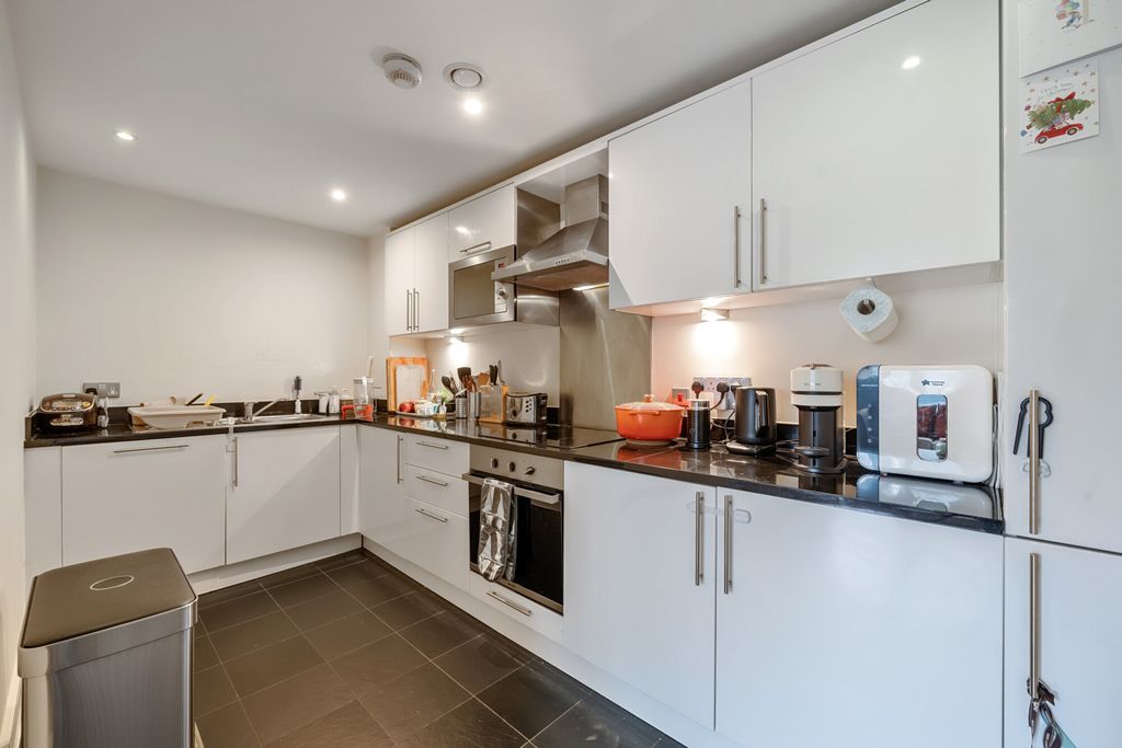 Property photo 3 of 18 Kitchen