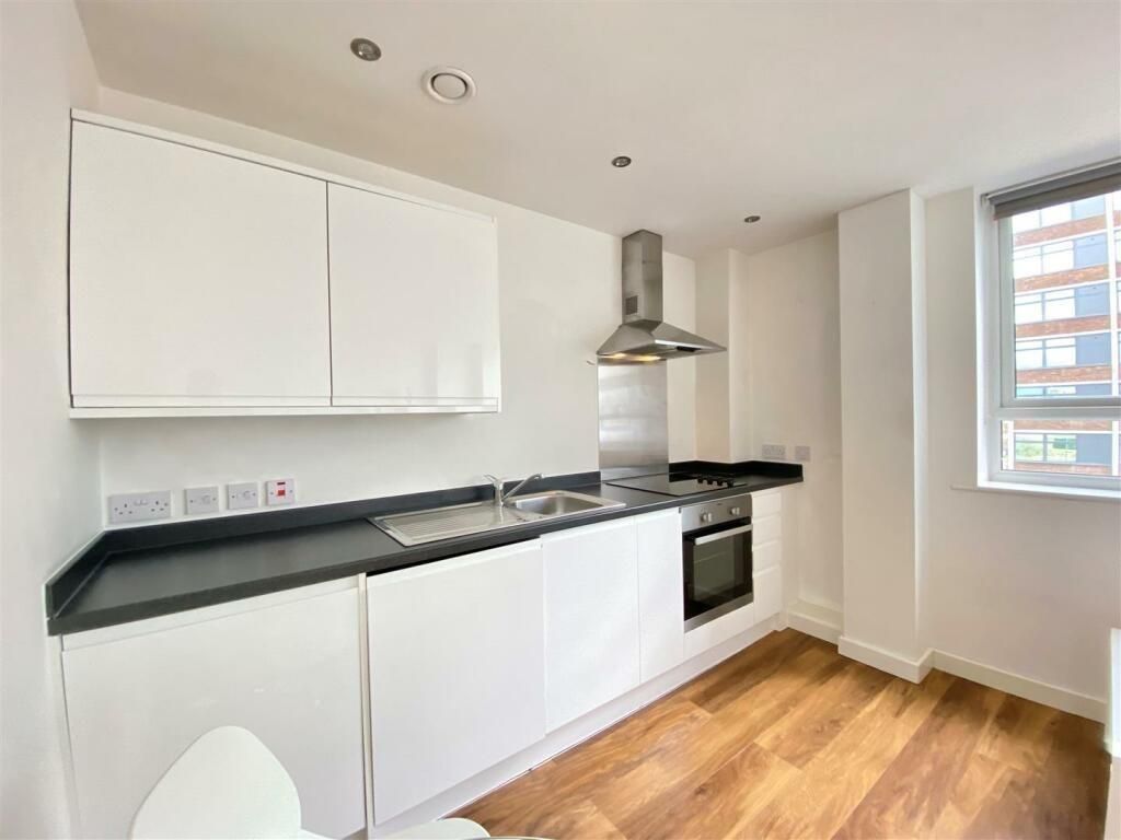 Property photo 3 of 6 Kitchen