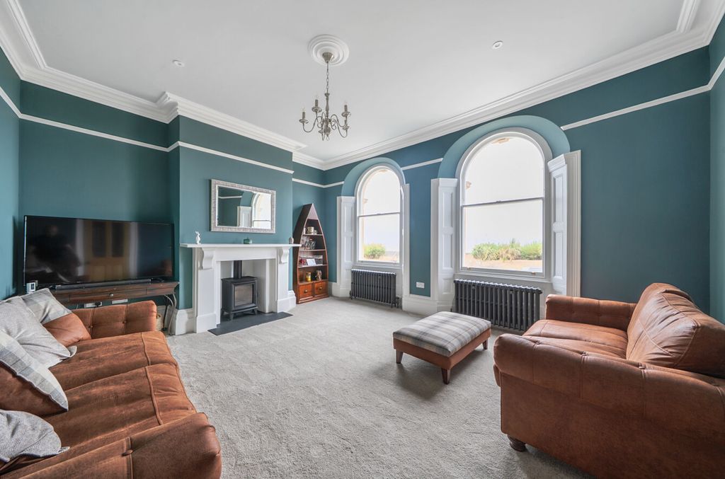 Property photo 3 of 39 1343191-20-68B32d...