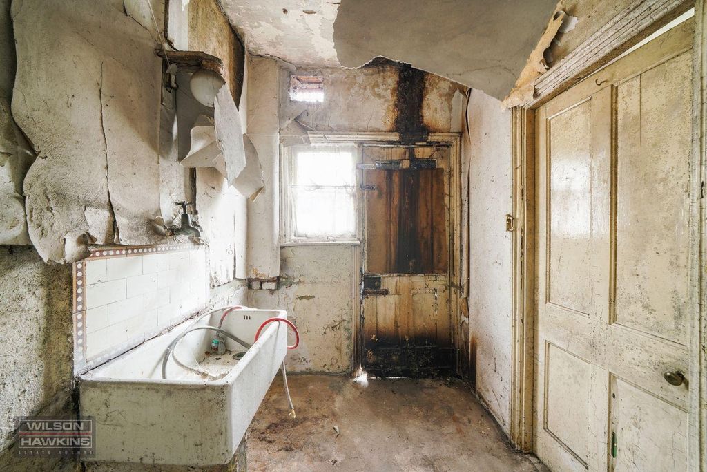 Property photo 3 of 13 71 Bolton Road - A3Nuskl7Stiajo6d2Bil.Jpg