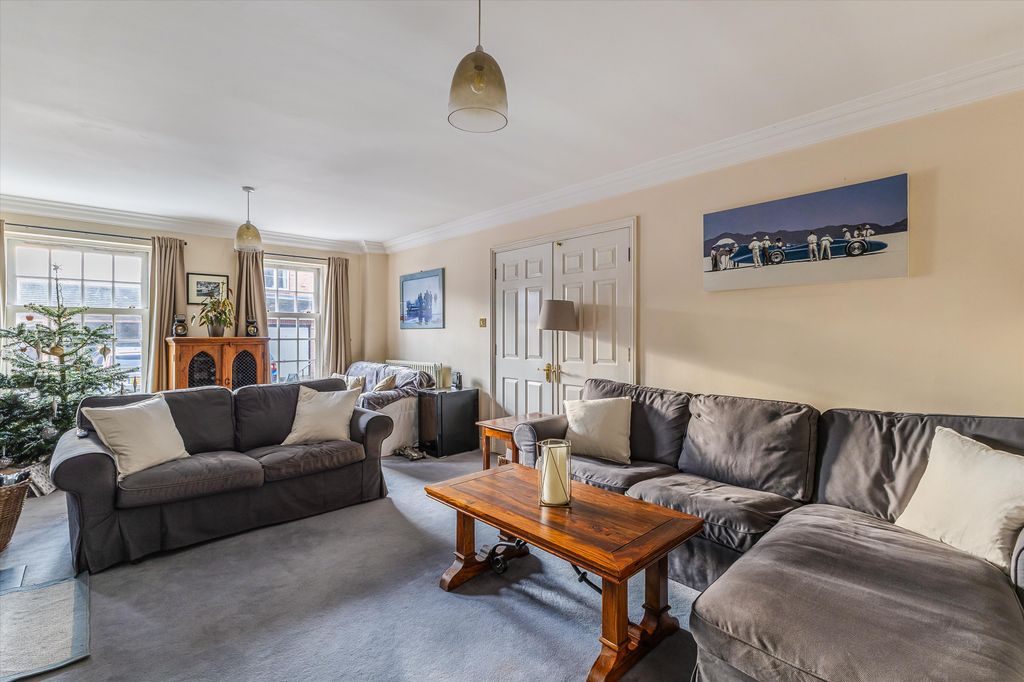 Property photo 2 of 19 Image