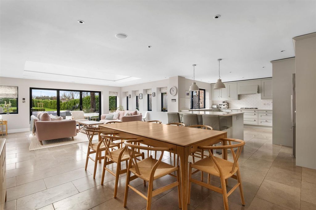 Property photo 3 of 35