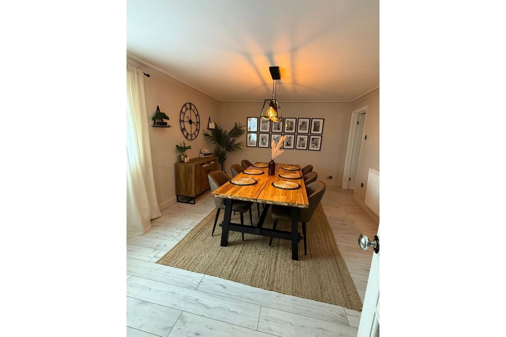 Property photo 3 of 14 Dining Room