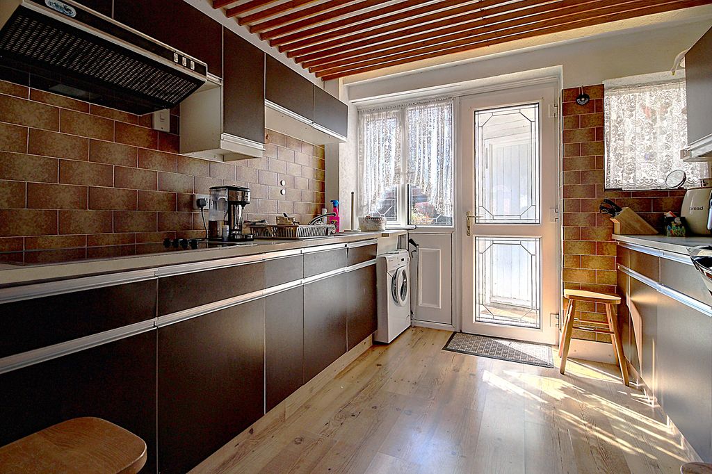 Property photo 3 of 15 Kitchen