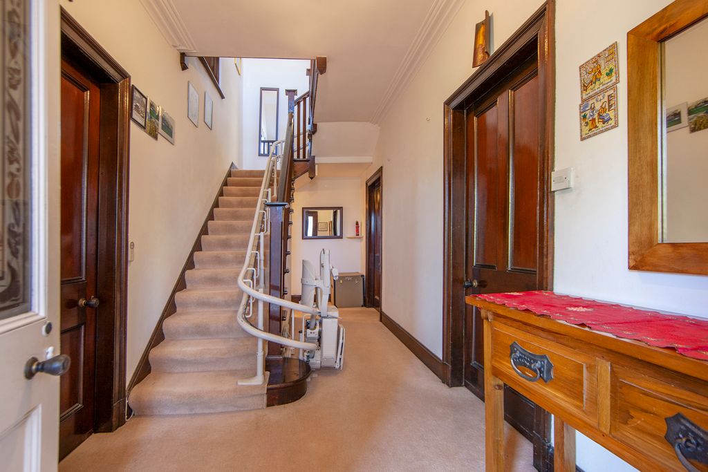 Property photo 3 of 29