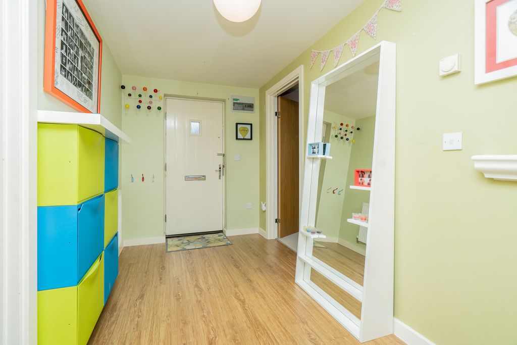 Property photo 2 of 20