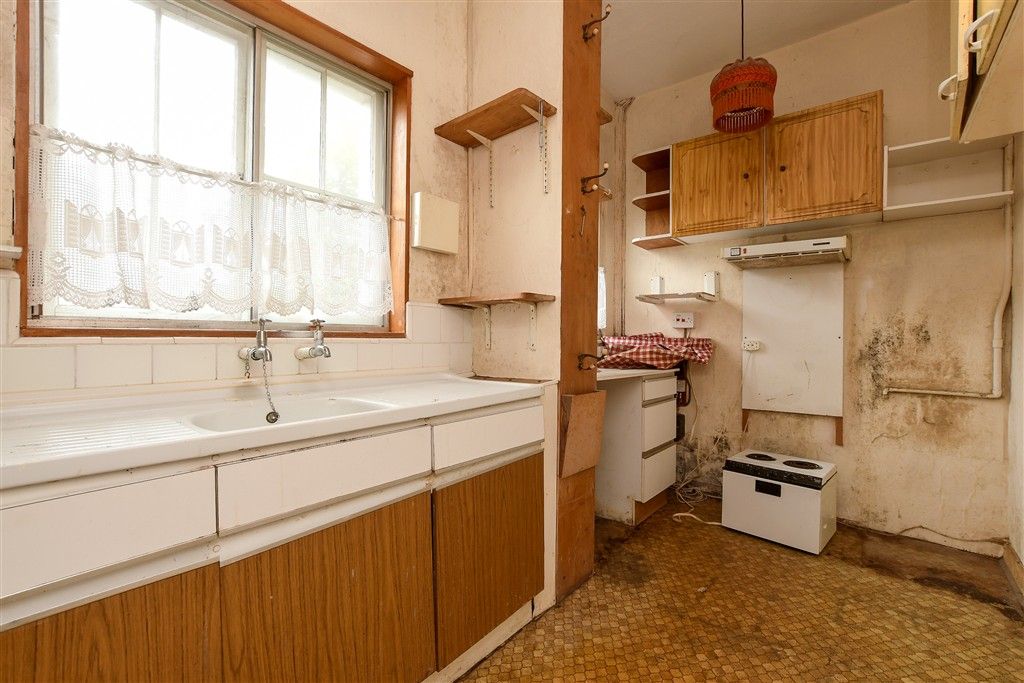 Property photo 1 of 21 Lounge