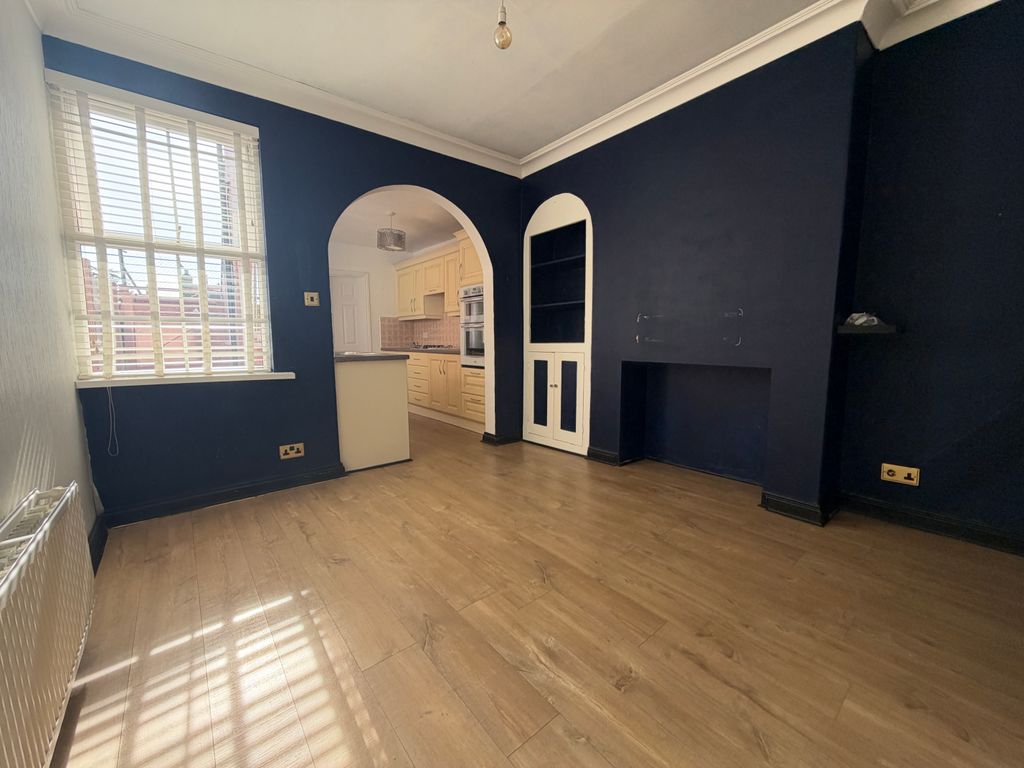 Property photo 3 of 10 Dining Room