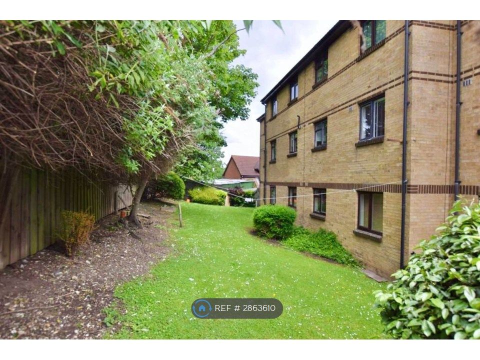 Property photo 3 of 9 Communal Garden