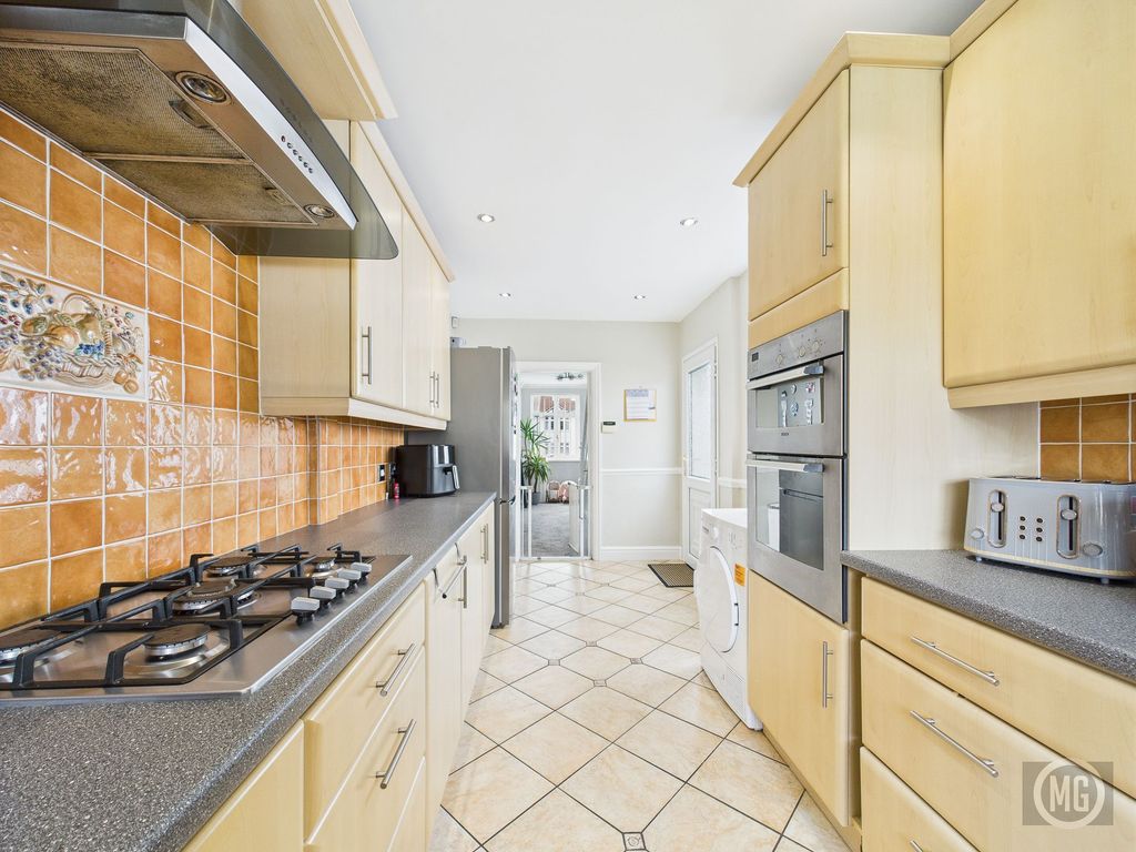 Property photo 3 of 17 Kitchen