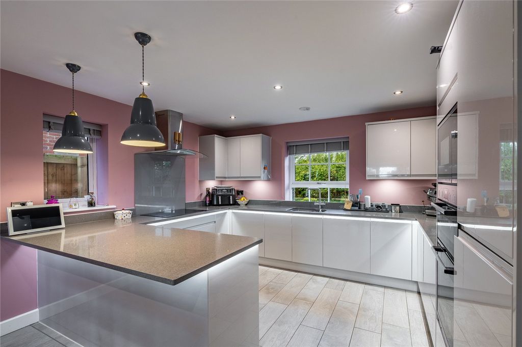 Property photo 2 of 47 Picture No. 05
