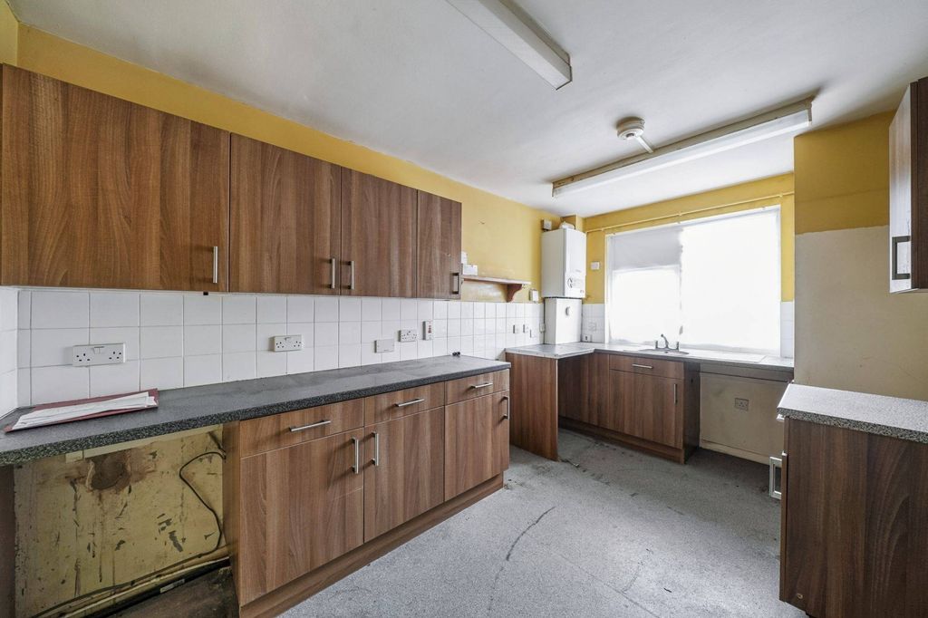 Property photo 2 of 21 4 Bradbury Close, Southall, Middlesex, Ub2 4Jz