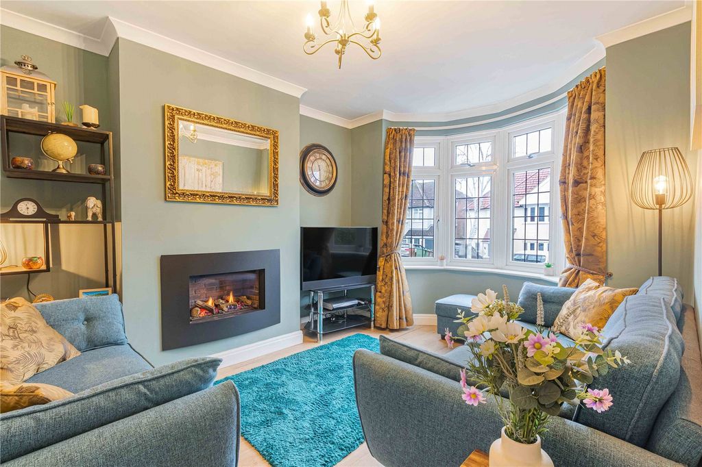 Property photo 2 of 20 Lounge