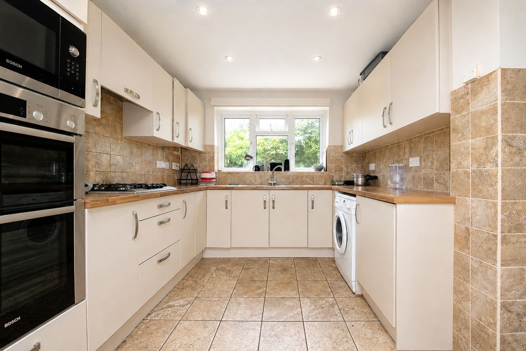 Property photo 2 of 19 11