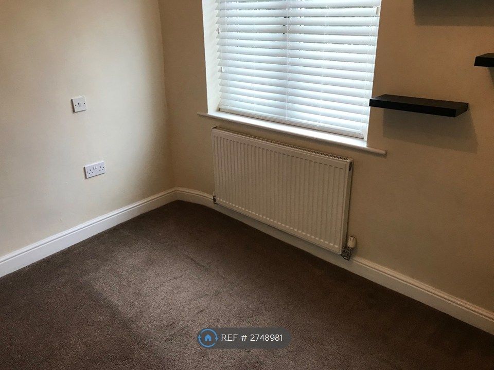 Property photo 3 of 10 Main Bedroom