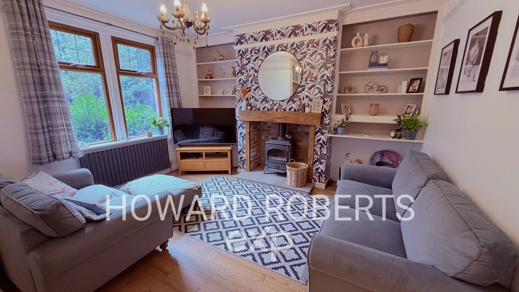 Property photo 2 of 27